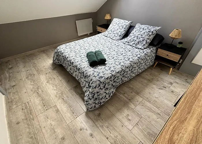 Proche Centre - Parking Securise 圣特萨维内