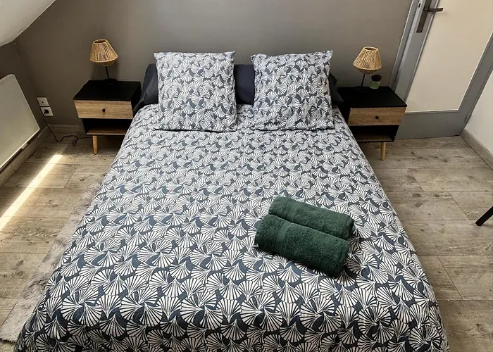 Proche Centre - Parking Securise * 圣特萨维内